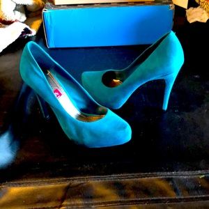 BCBG Parade Teal / kidSuede so 8.5 M brand New